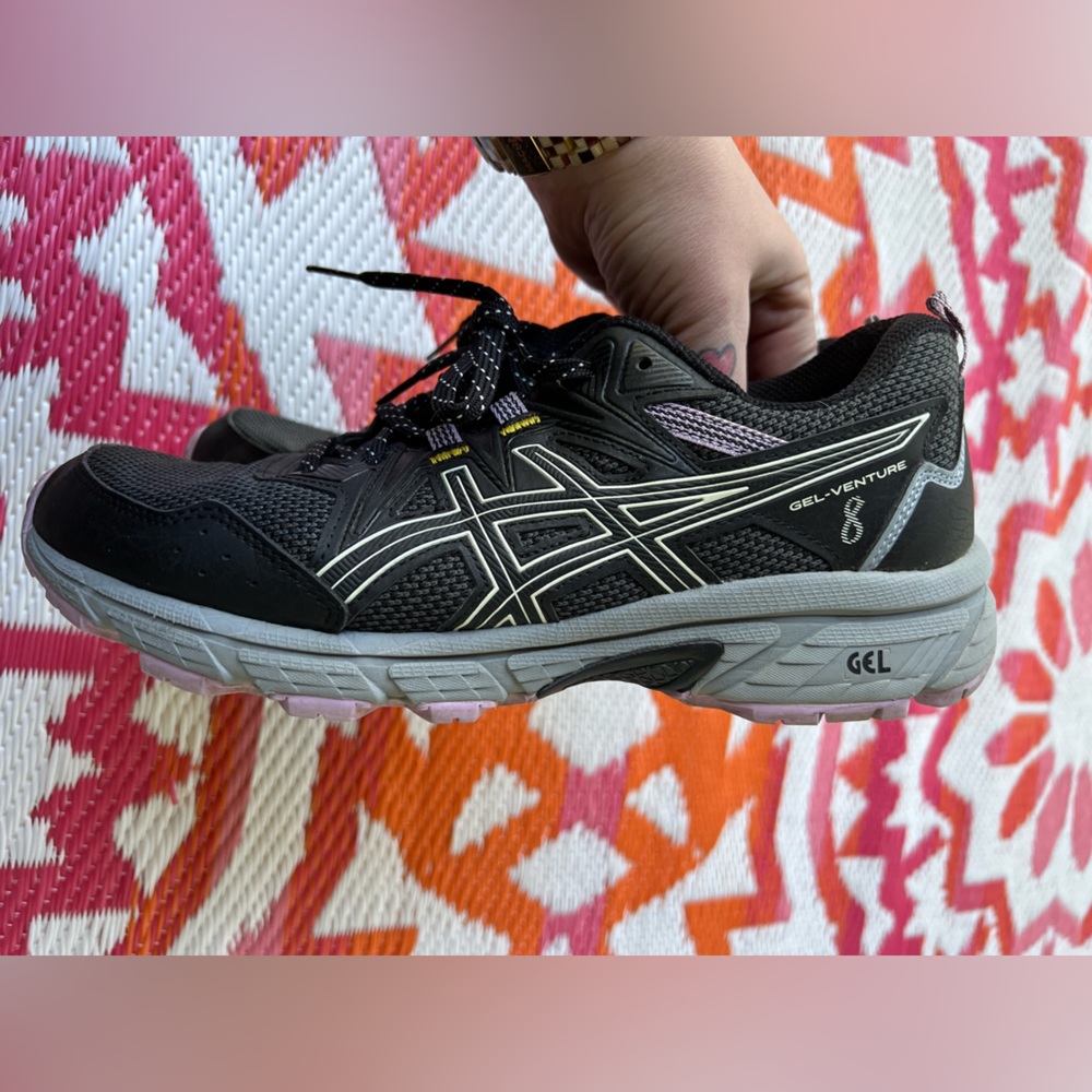 ASICS Women’s Gel Venture Hiking/Running Shoes. Size 9.5 WIDE